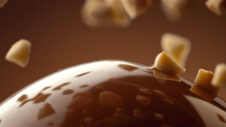 Ferrero Rocher - 16 Specialità al Cioccolato al Latte e Nocciola, Racchiuse  in una Scatola Forma di Cuore Ottimale come Regalo di San Valentino,  Anniversario o Occasioni Speciali, Confezione da 200 gr 